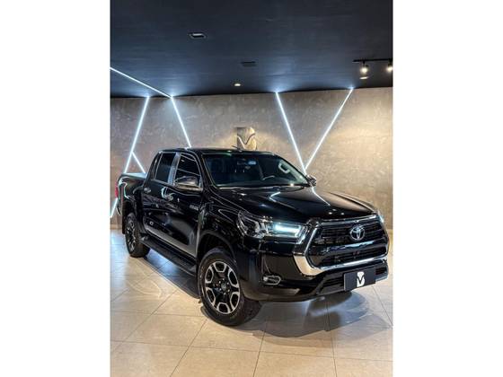 TOYOTA HILUX 2.8 D-4D TURBO DIESEL CD SRX 4X4 AUTOMÁTICO